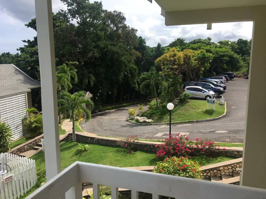 Ocho Rios 2 Bedroom Apartment/Flat エクステリア 写真